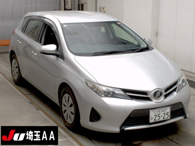 TOYOTA AURIS 2012