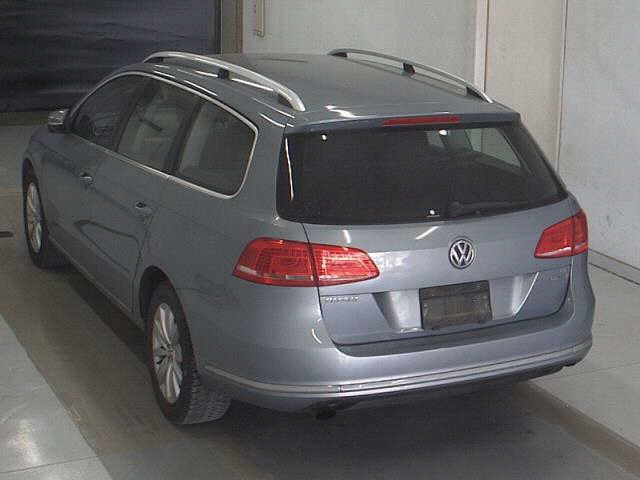 VOLKSWAGEN PASSAT VARIANT 2011