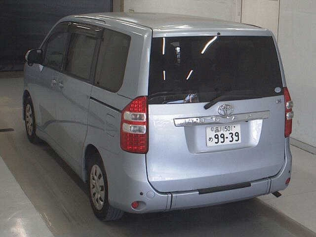 TOYOTA NOAH 2013