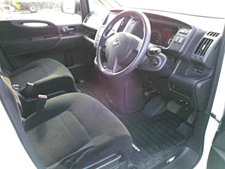 NISSAN SERENA 2010