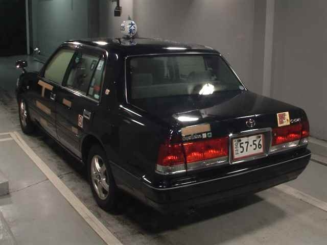 TOYOTA CROWN COMFORT 2017