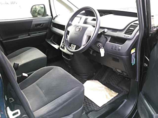 TOYOTA VOXY 2012
