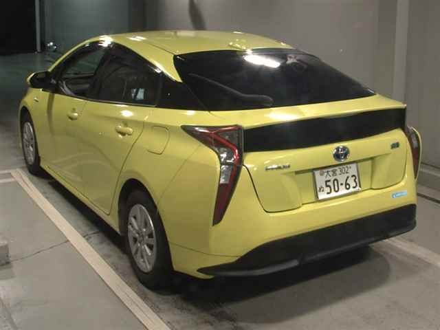 TOYOTA PRIUS 2016