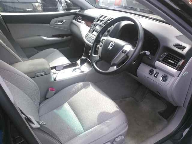 TOYOTA CROWN 2011