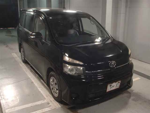TOYOTA NOAH 2010