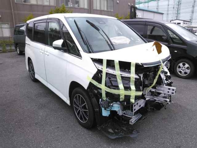 TOYOTA VOXY 2024