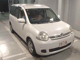 TOYOTA SIENTA 2013