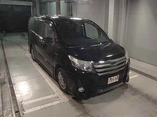TOYOTA NOAH 2016