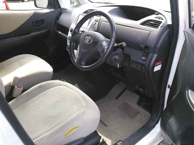 TOYOTA RACTIS 2010