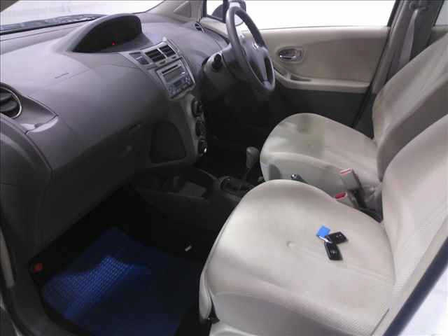 TOYOTA VITZ 2010