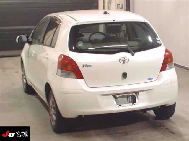 TOYOTA VITZ 2010