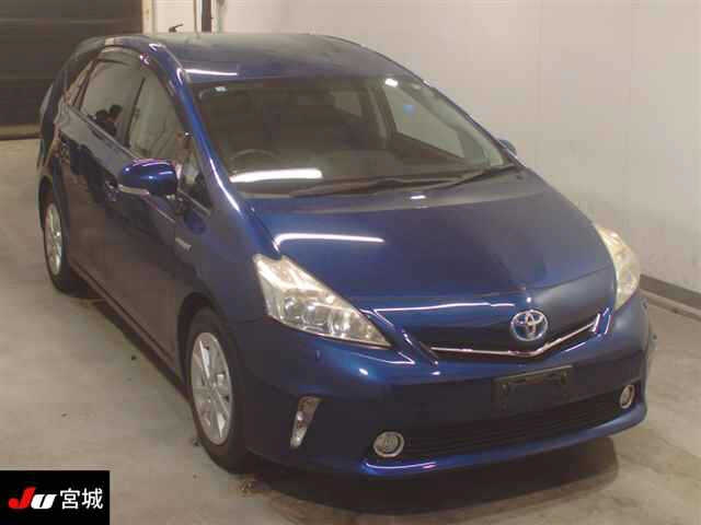 TOYOTA PRIUS ALPHA 2012