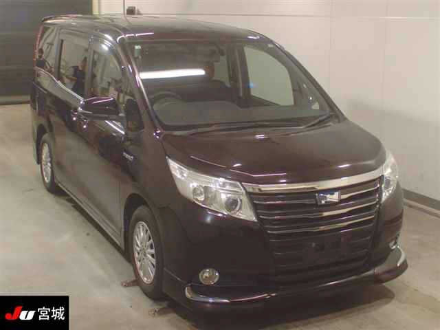 TOYOTA NOAH 2014