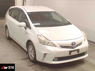 TOYOTA PRIUS ALPHA 2013