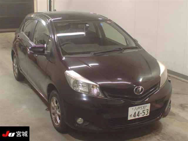 TOYOTA VITZ 2013