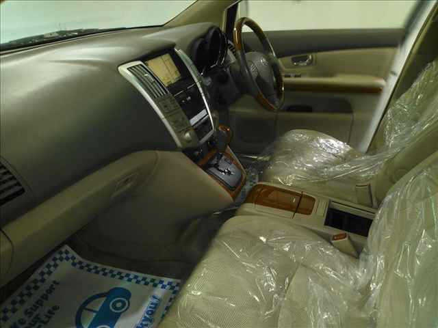 TOYOTA HARRIER 2011