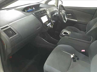 TOYOTA PRIUS ALPHA 2013