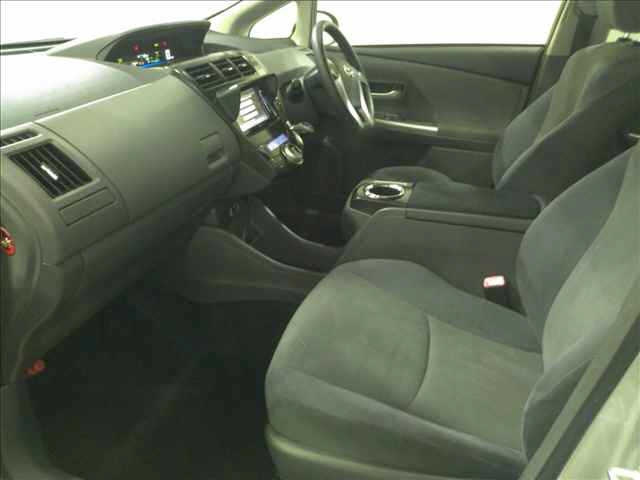 TOYOTA PRIUS ALPHA 2012