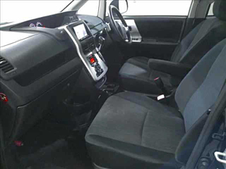 TOYOTA VOXY 2011