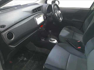 TOYOTA VITZ 2013