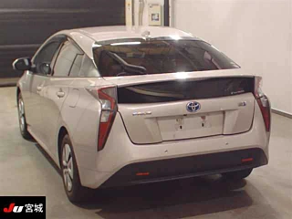 TOYOTA PRIUS 2016