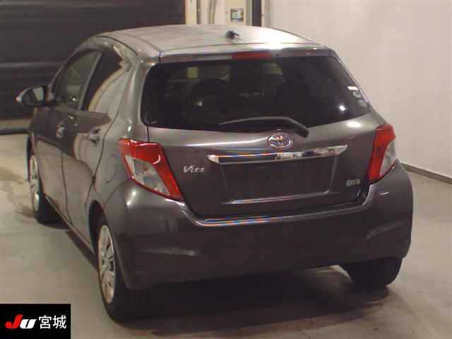 TOYOTA VITZ 2012