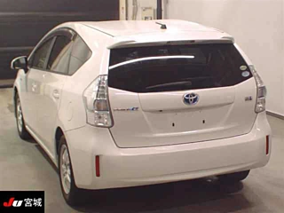 TOYOTA PRIUS ALPHA 2013