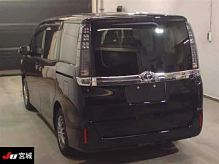 TOYOTA VOXY 2014