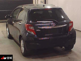 TOYOTA VITZ 2016