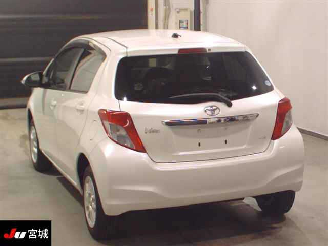 TOYOTA VITZ 2013