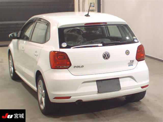 VOLKSWAGEN POLO 2016