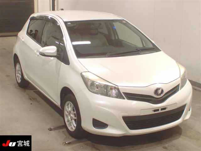 TOYOTA VITZ 2013