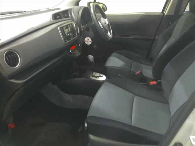 TOYOTA VITZ 2012