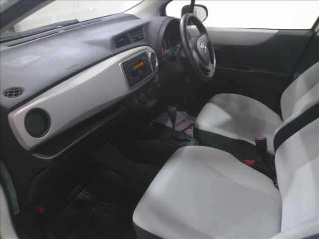 TOYOTA VITZ 2013