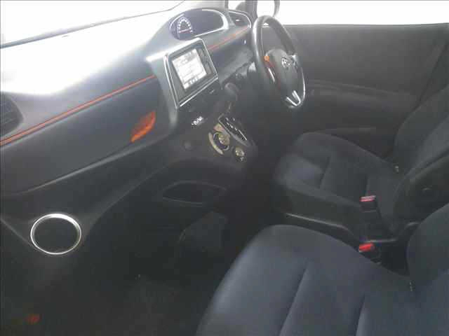 TOYOTA SIENTA 2016
