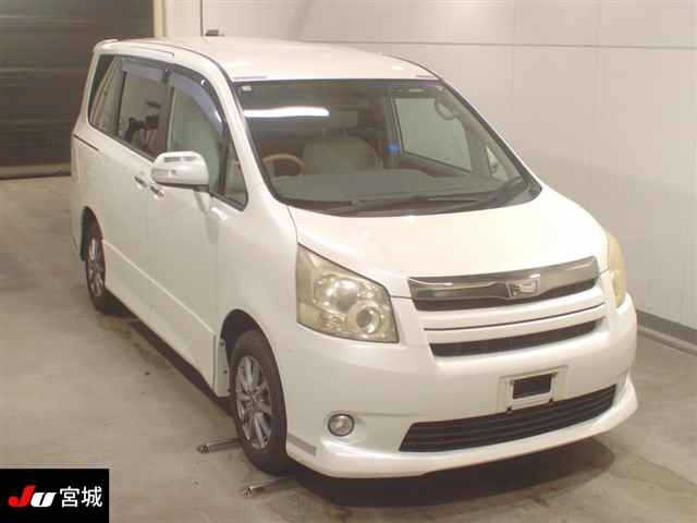 TOYOTA NOAH 2008