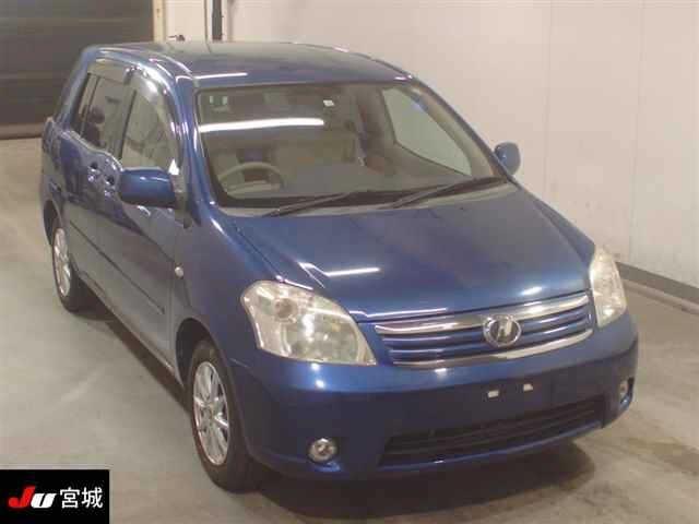 TOYOTA RAUM 2010