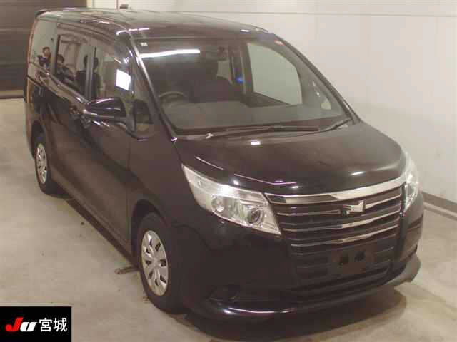 TOYOTA NOAH 2014