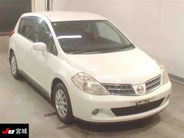 NISSAN TIIDA 2010