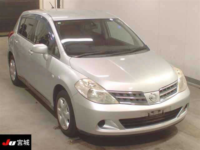 NISSAN TIIDA 2010