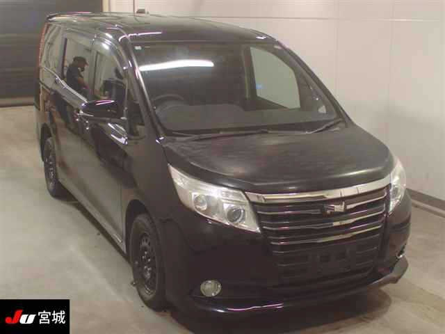 TOYOTA NOAH 2014