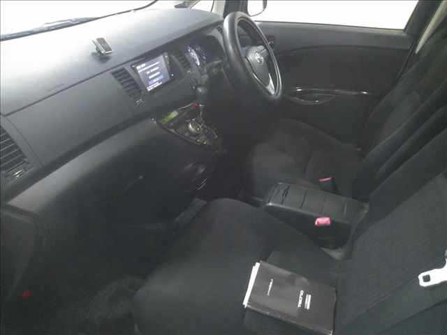 TOYOTA ISIS 2012