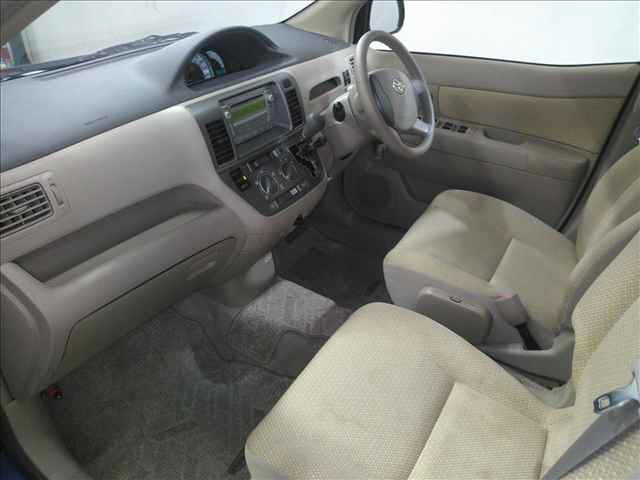 TOYOTA RAUM 2010