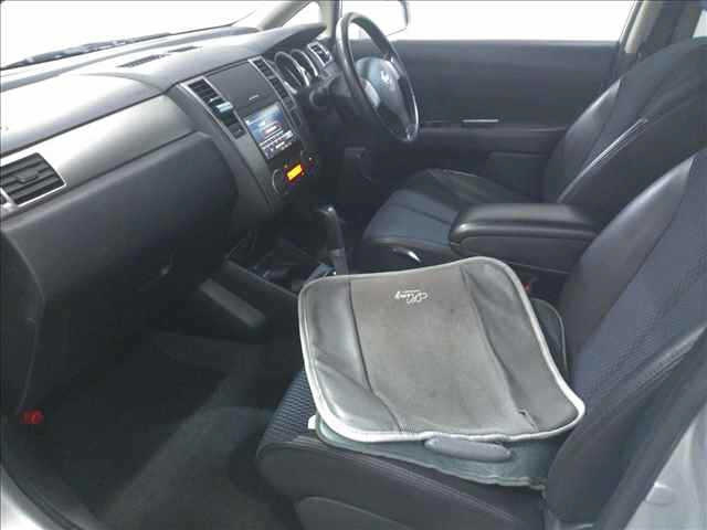 NISSAN TIIDA 2010