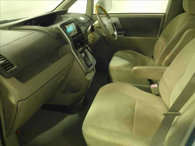 TOYOTA NOAH 2008