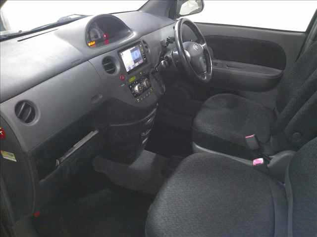 TOYOTA SIENTA 2012