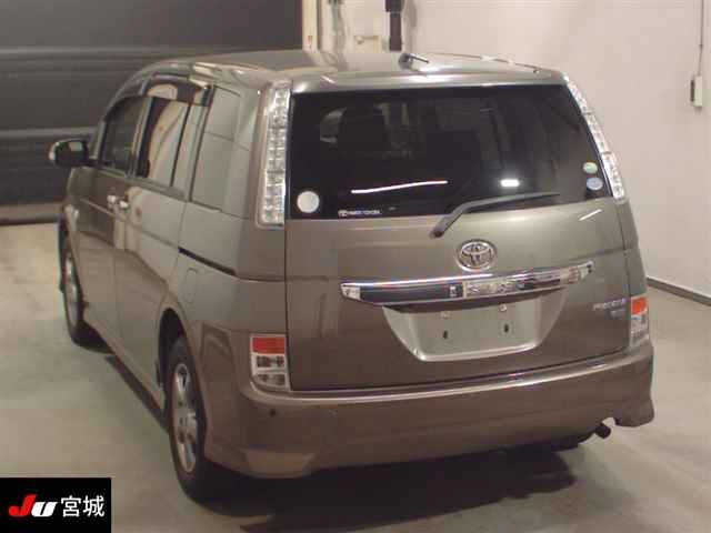 TOYOTA ISIS 2012