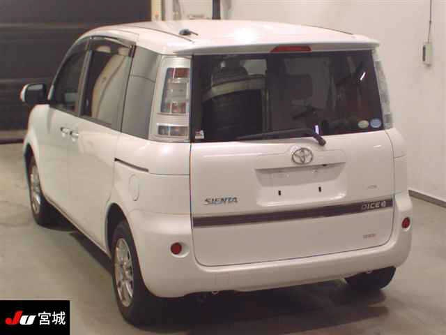 TOYOTA SIENTA 2011