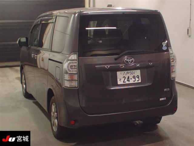 TOYOTA VOXY 2011