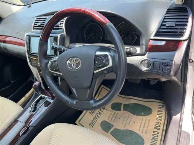TOYOTA PREMIO 2018